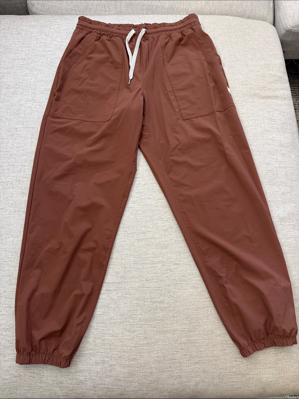 Vuori Women's Miles Chestnut Rust Jogger Track Pants with Drawstring